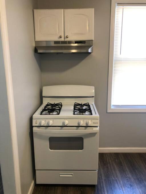 Private 2-Bedroom With Free Parking And Direct Bus To Nyc Manhattan Only 2 Blocks Away Linden Zewnętrze zdjęcie